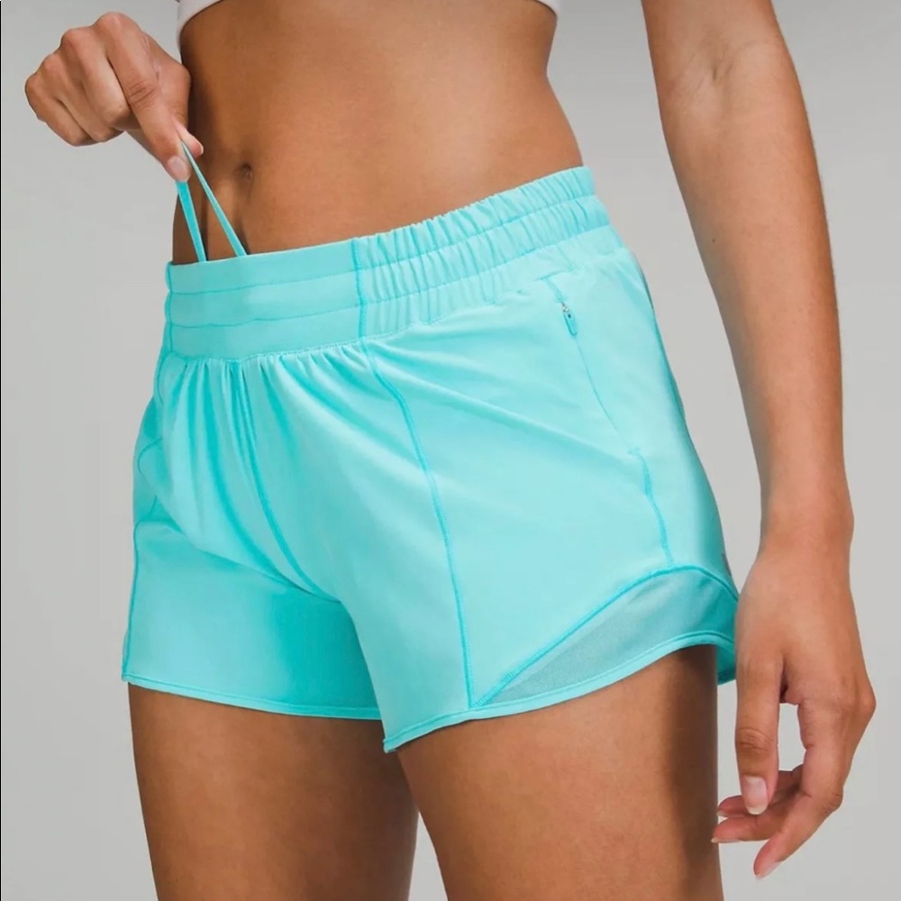 NWT Lululemon hotty hot LR lined short 4”
